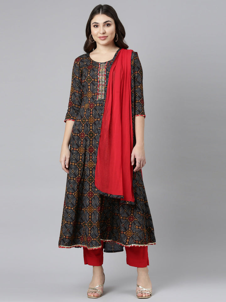 Neerus Black printed straight suit set - front view