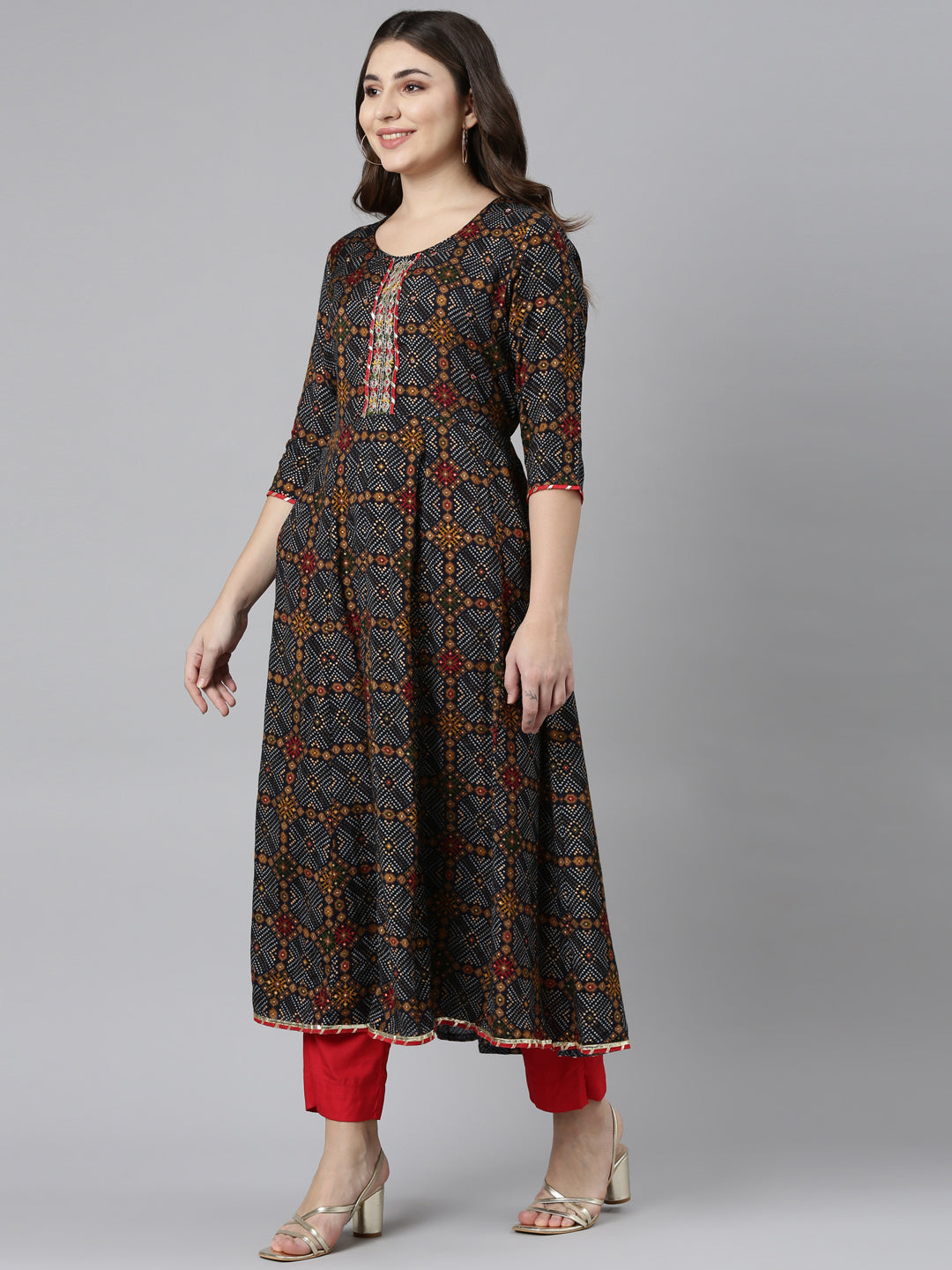 Neerus Black printed straight suit set - back view