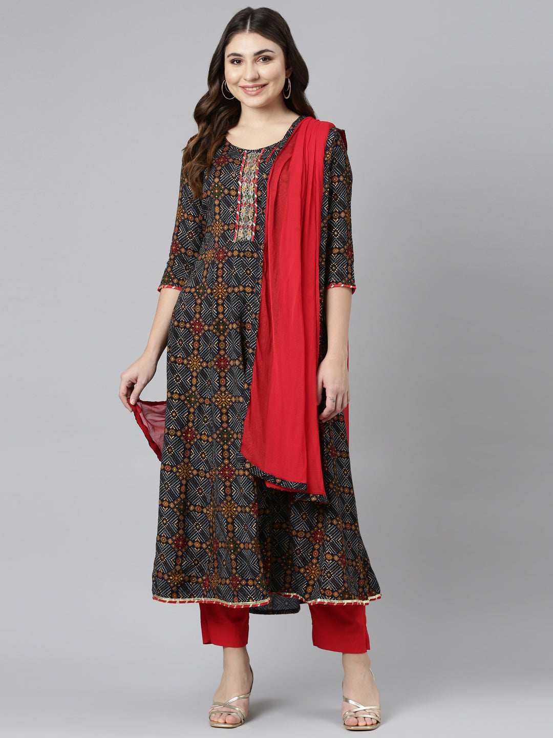 Neerus Black printed straight suit set - detail view 2