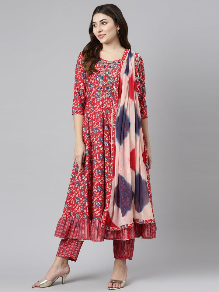 Neerus Red printed straight kurta set with dupatta - detail view 2