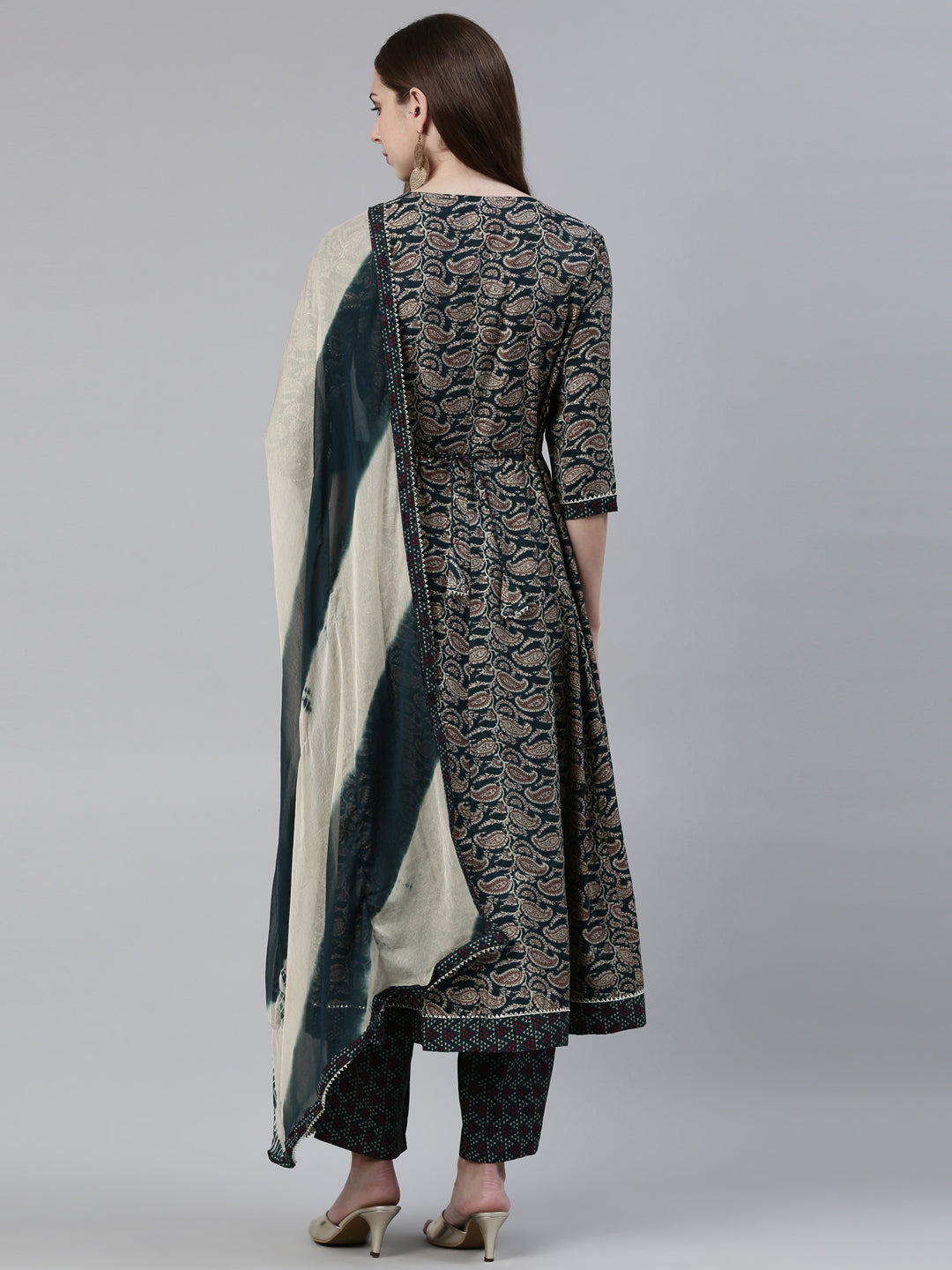 Neerus Green viscose rayon printed anarkali kurta set - side view
