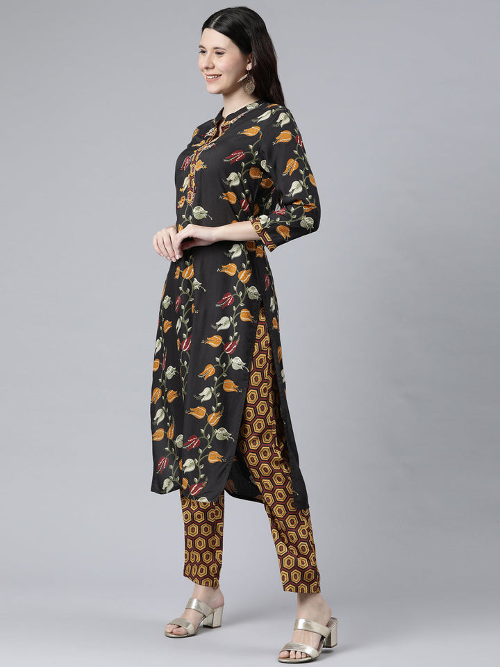 Neerus Black cotton printed kurta set - back view