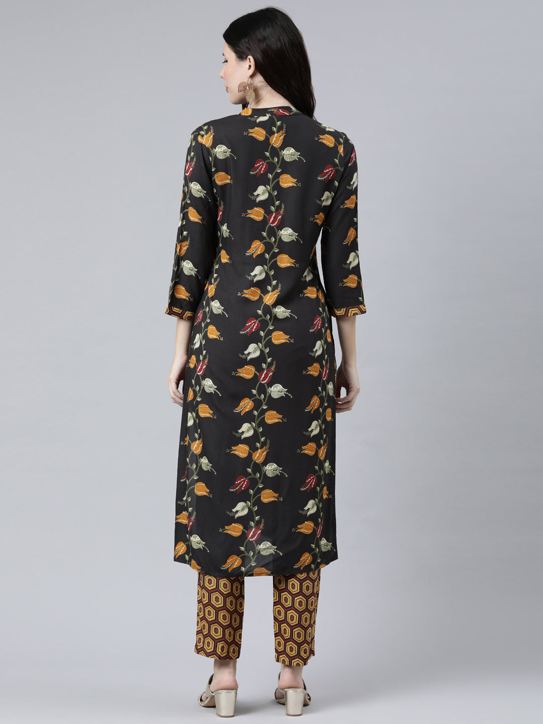 Neerus Black cotton printed kurta set - side view