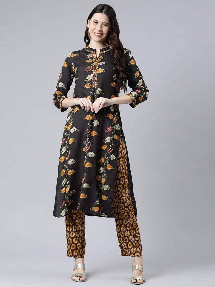 Neerus Black cotton printed kurta set - detail view 2