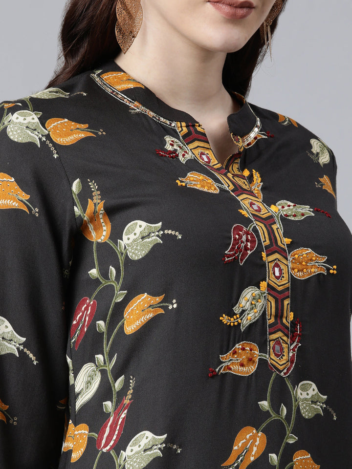 Neerus Black cotton printed kurta set - detail view 1