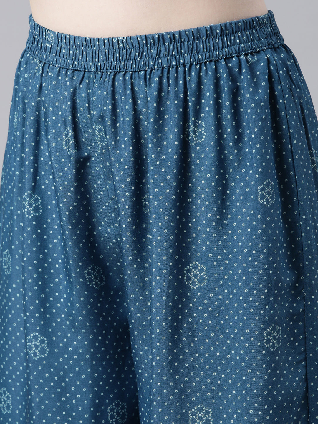 Neerus Green Viscose Rayon Printed Kurta Set with Palazzo and Dupatta - detail view 3
