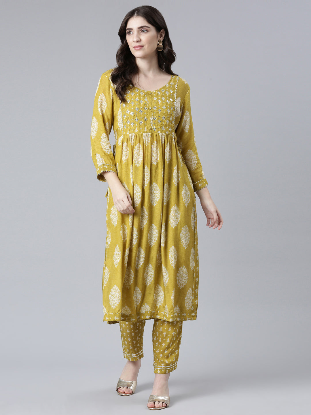 Neerus Green printed straight kurta set - detail view 2