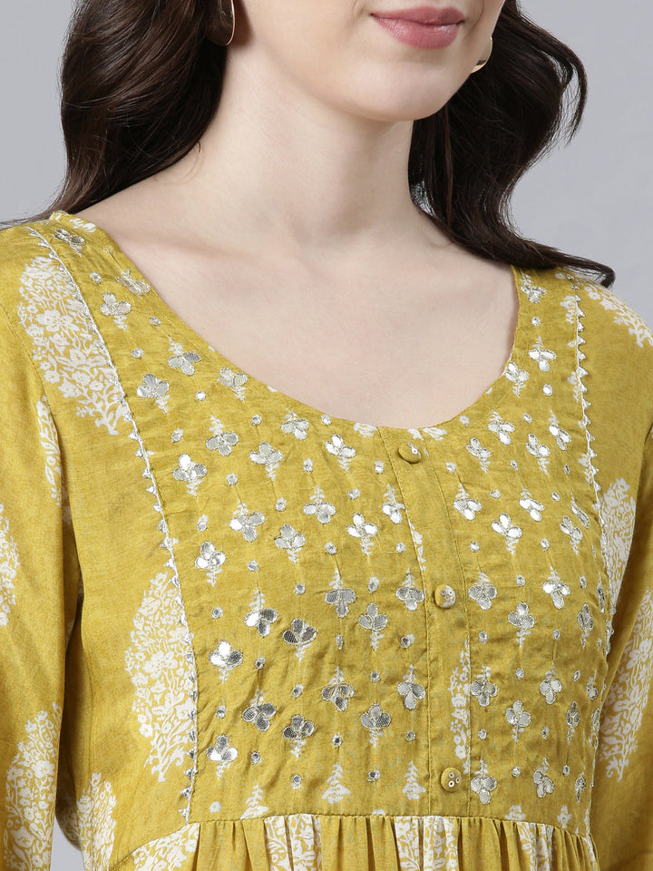 Neerus Green printed straight kurta set - detail view 1