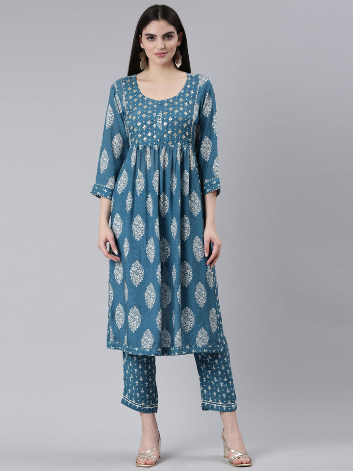 Neerus Green muslin printed kurta set - front view