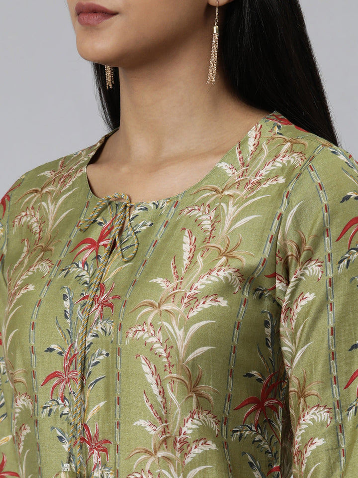 Neerus Green printed straight kurta set with trousers - detail view 1