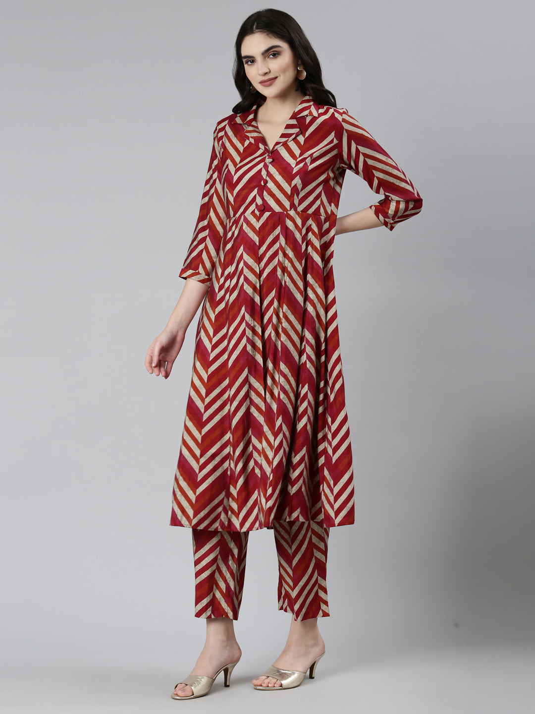 Neerus Maroon printed chevron kurta set with trousers - back view