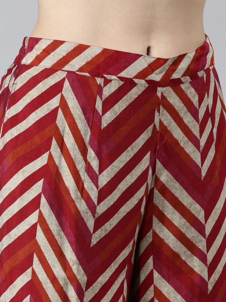 Neerus Maroon printed chevron kurta set with trousers - detail view 3