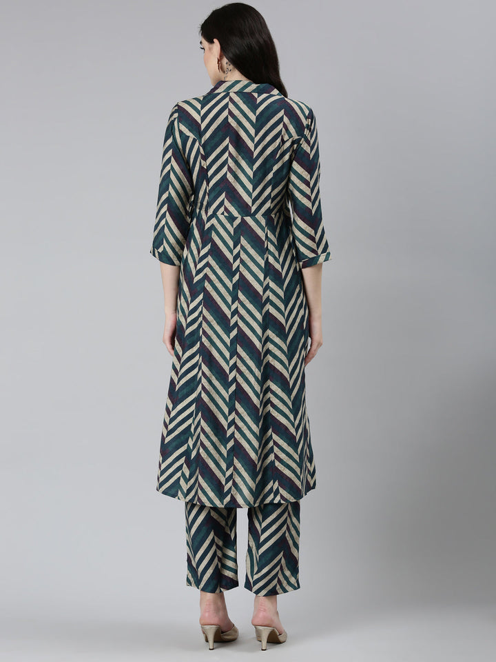 Neerus Green cotton printed kurta set with trousers - side view
