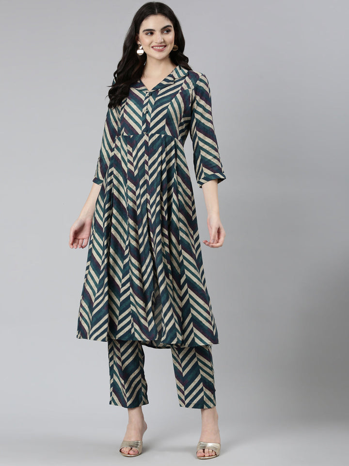 Neerus Green cotton printed kurta set with trousers - detail view 2