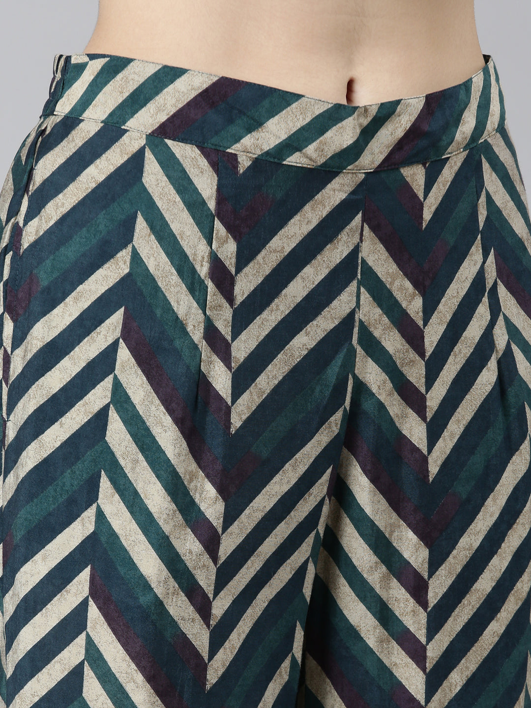 Neerus Green cotton printed kurta set with trousers - detail view 3