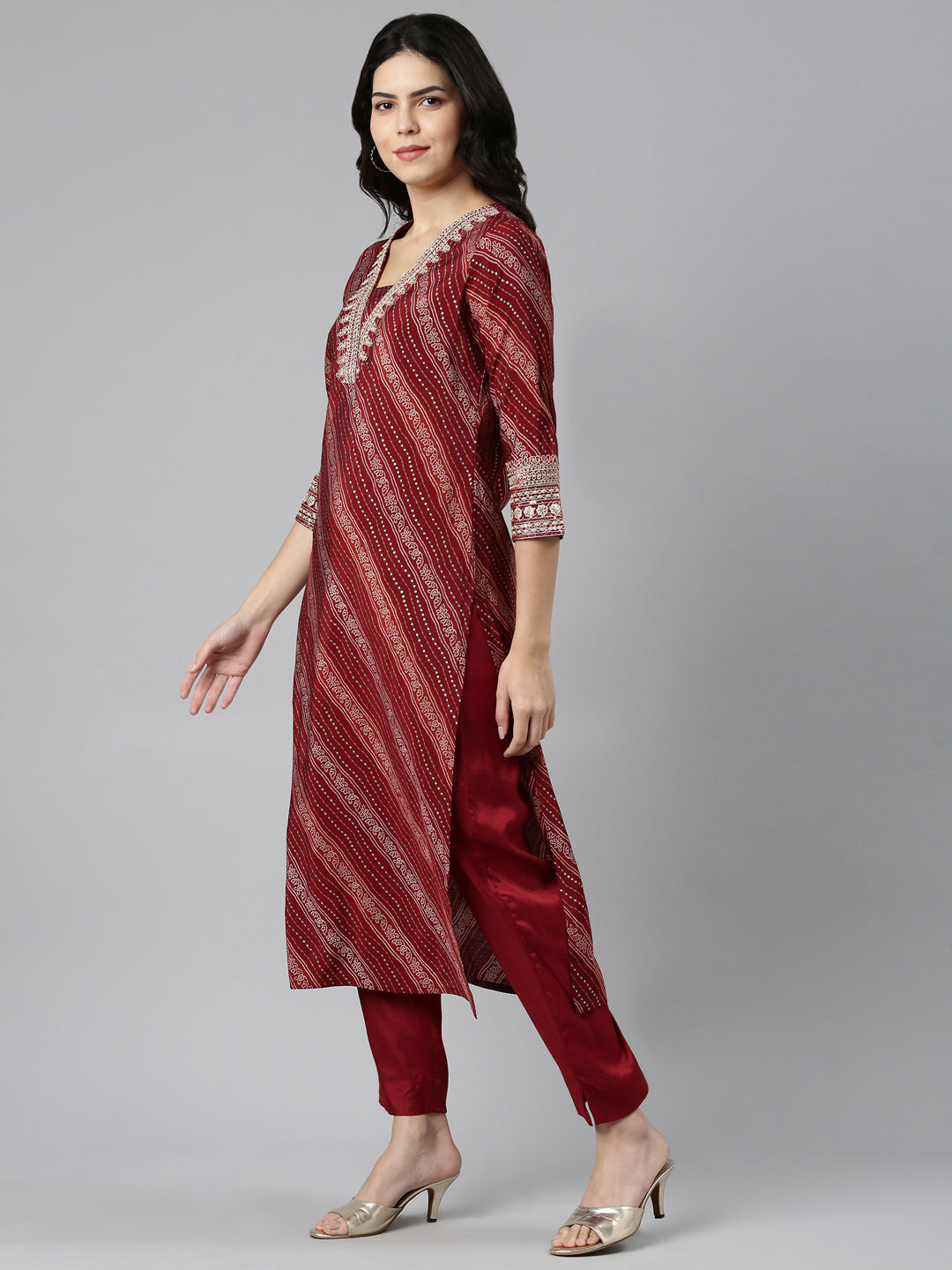 Neerus Maroon printed straight kurta set with dupatta - back view
