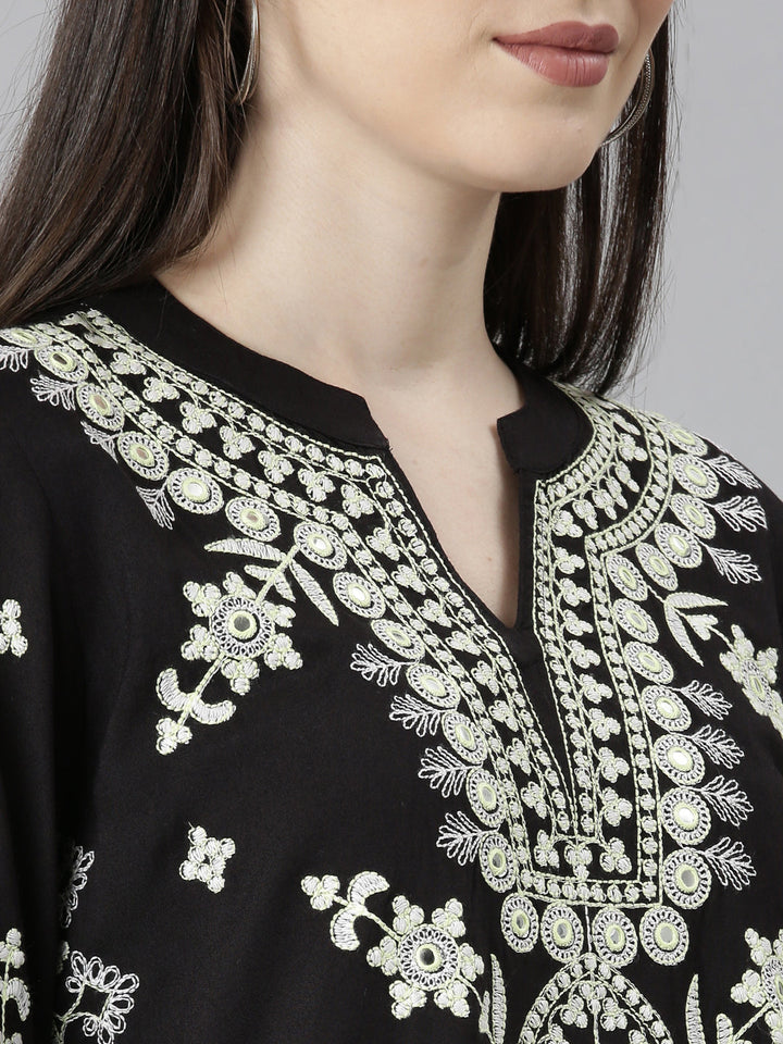 Neerus Black solid straight co-ord set top and trouser - detail view 1