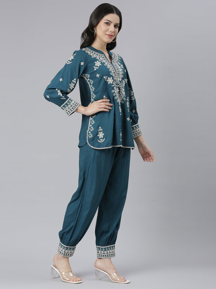 Neerus Green printed floral co-ord set kurta and salwar - side view