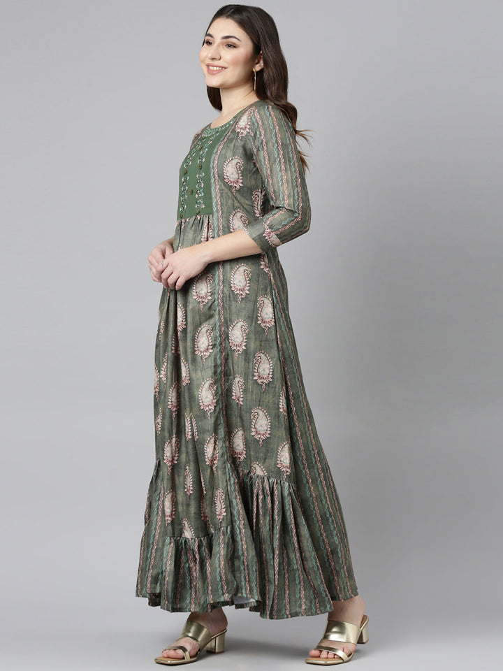 Neerus Green printed flared dress - back view