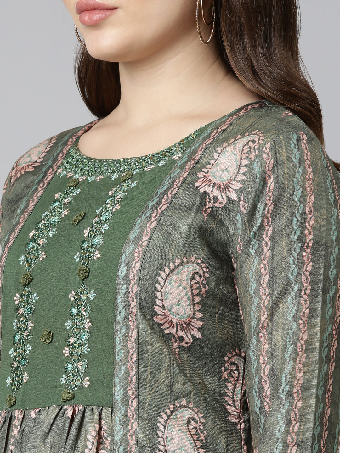 Neerus Green printed flared dress - detail view 1