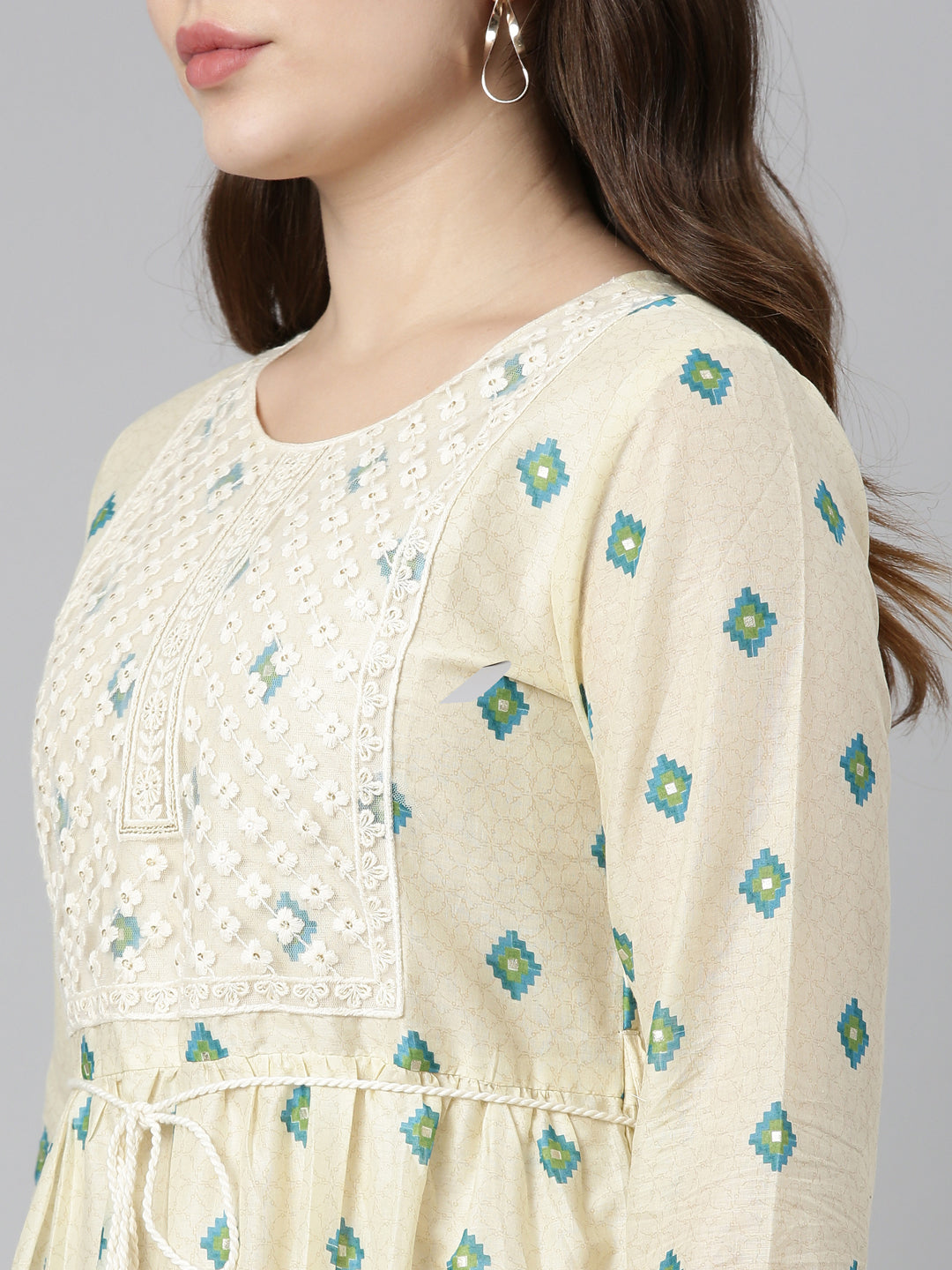Neerus Green printed straight dress - detail view 1