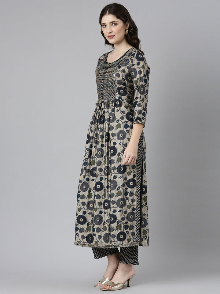 Neerus Grey printed straight kurta set with trousers and dupatta - back view