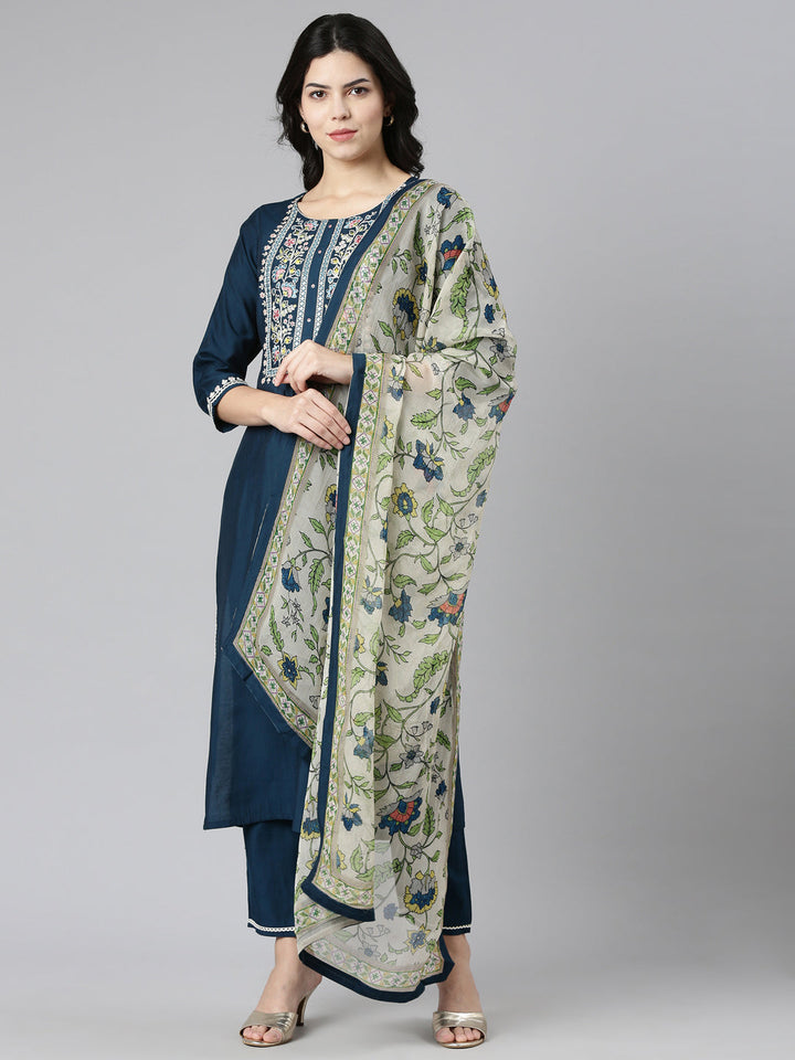 Neerus Green solid straight kurta set with dupatta - front view