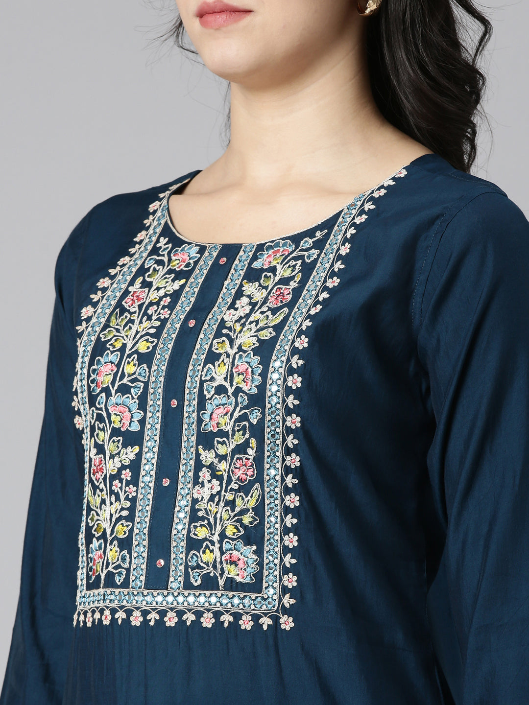 Neerus Green solid straight kurta set with dupatta - detail view 1