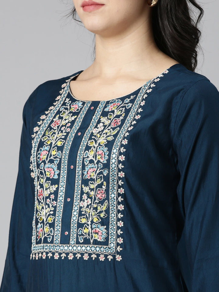 Neerus Green solid straight kurta set with dupatta - detail view 1