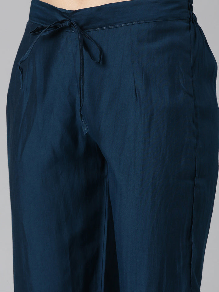 Neerus Green solid straight kurta set with dupatta - detail view 3