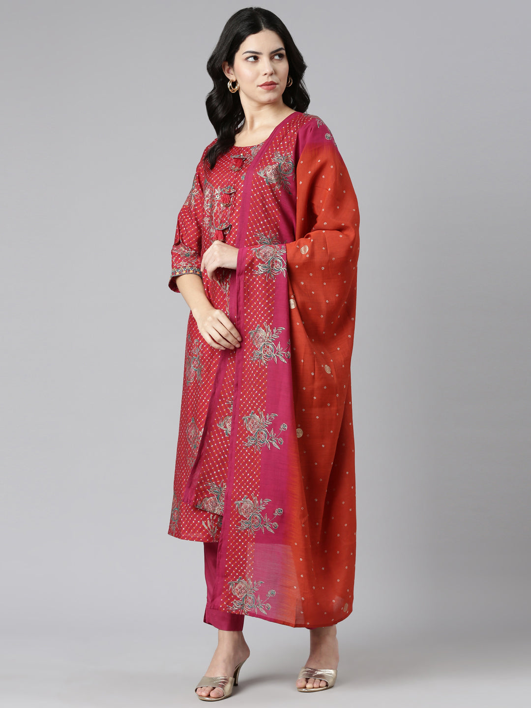 Neerus Red printed straight kurta set with dupatta - detail view 2