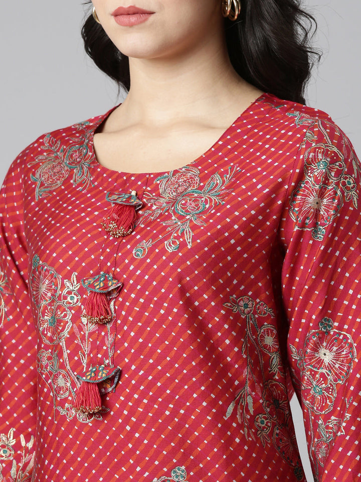 Neerus Red printed straight kurta set with dupatta - detail view 1