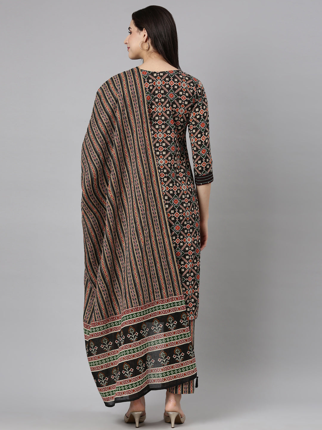 Neerus Black printed floral suit set - side view
