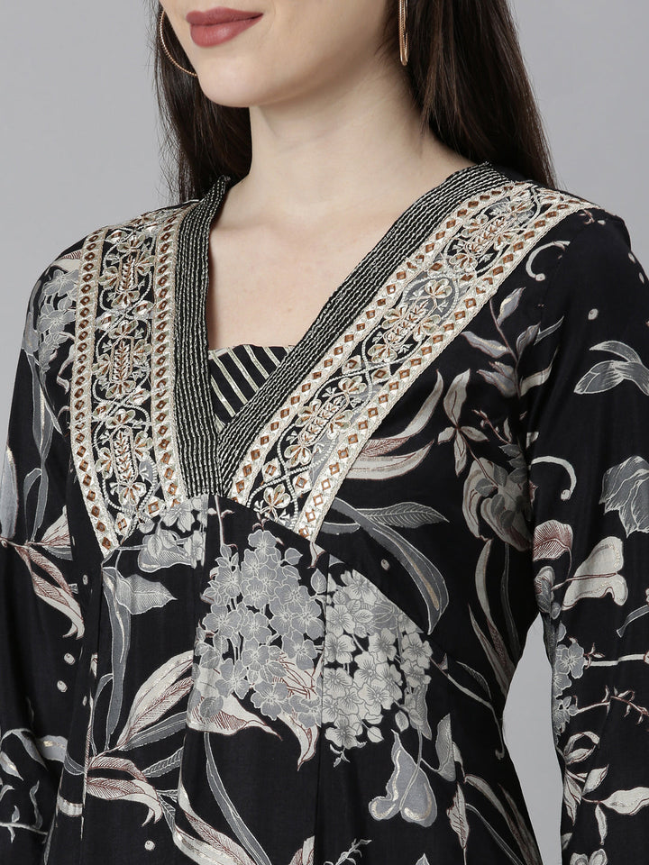 Neerus Black printed floral suit set - detail view 1