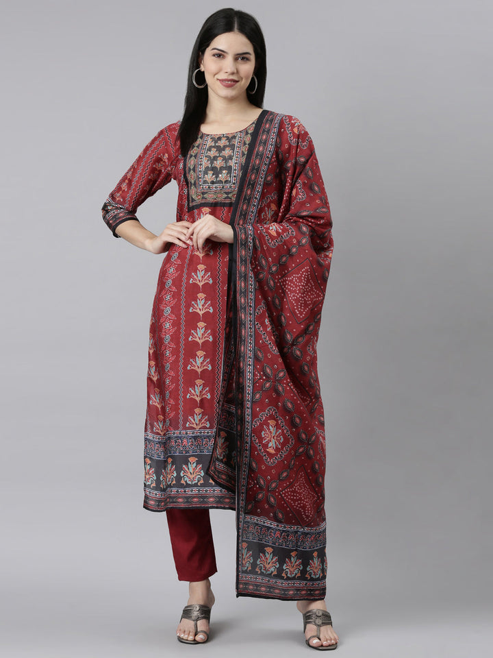 Neerus Maroon floral printed straight kurta set - detail view 2