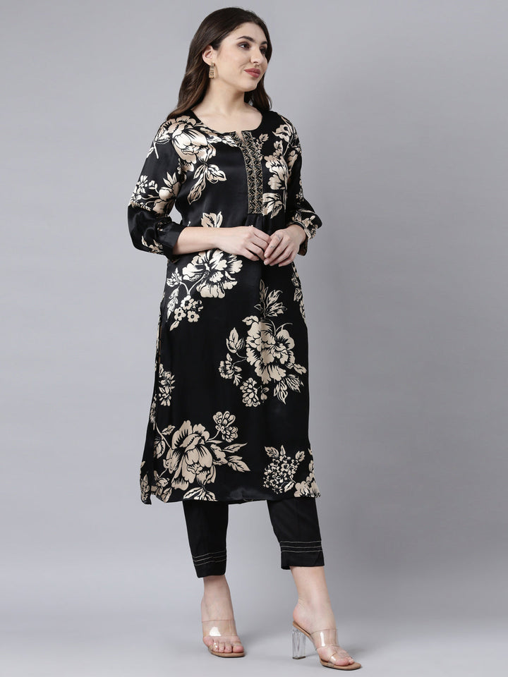 Neerus Black floral printed straight suit set - back view