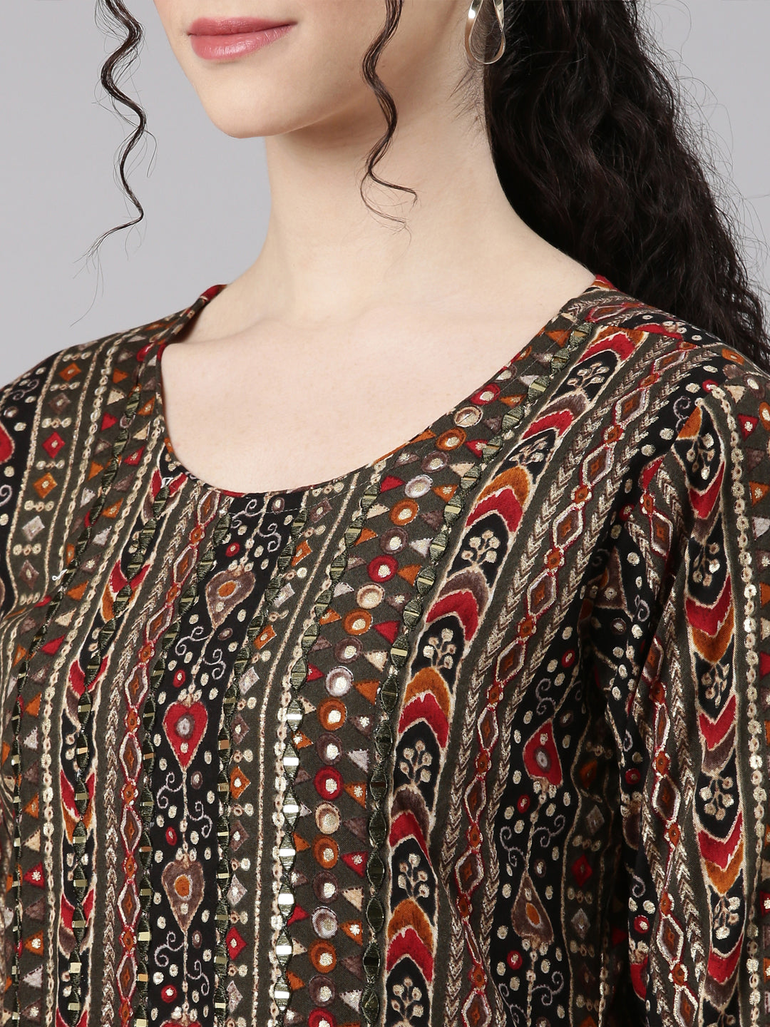 Neerus Green Rayon Embellished Straight Kurta - detail view 2