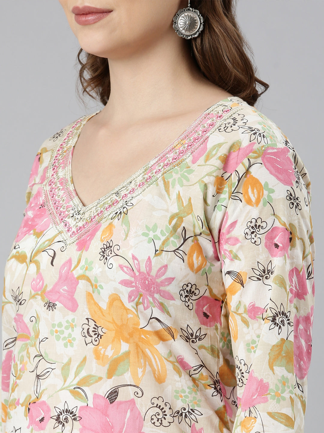 Neerus Pink floral printed straight kurta - detail view 2