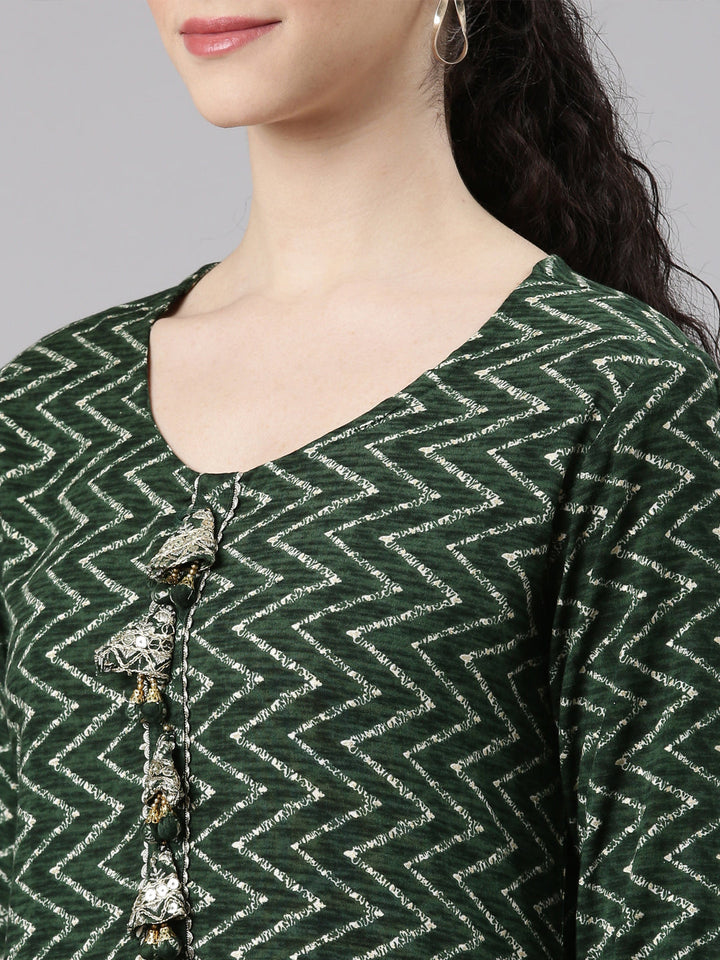 Neerus Green rayon printed straight kurti - detail view 2