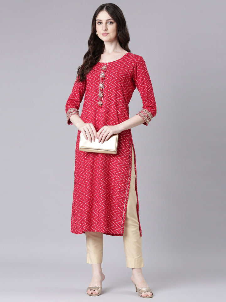 Neerus Pink rayon printed straight kurta - detail view 2