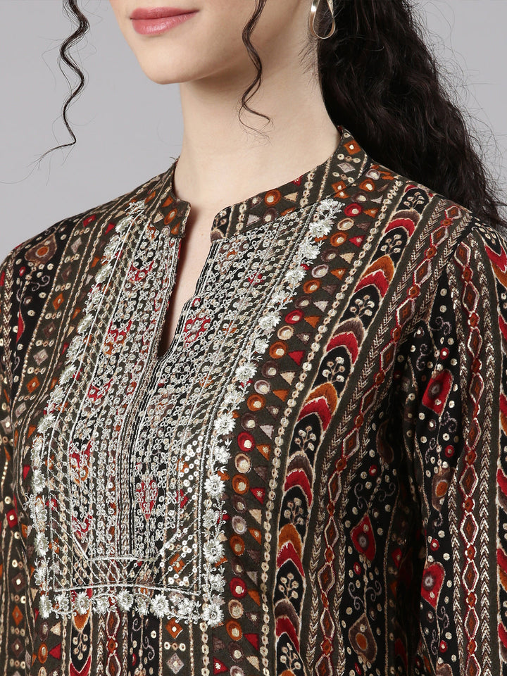 Neerus Green rayon printed straight kurti - detail view 2