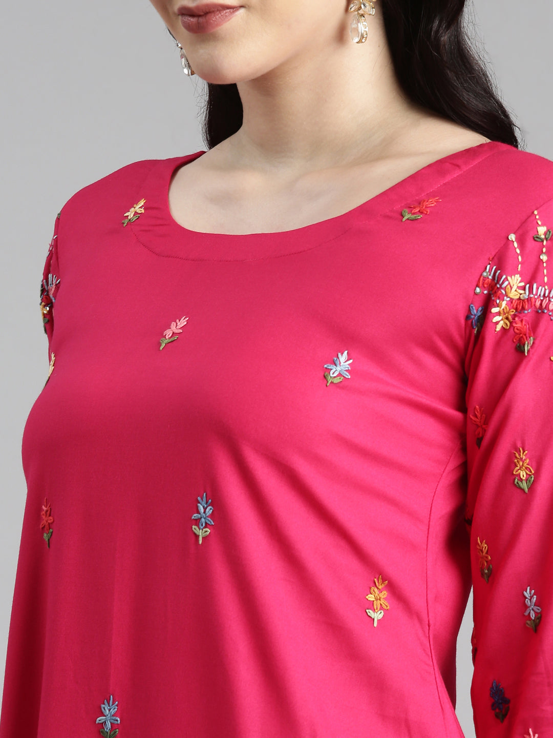 Neerus Pink rayon solid straight kurta - detail view 2