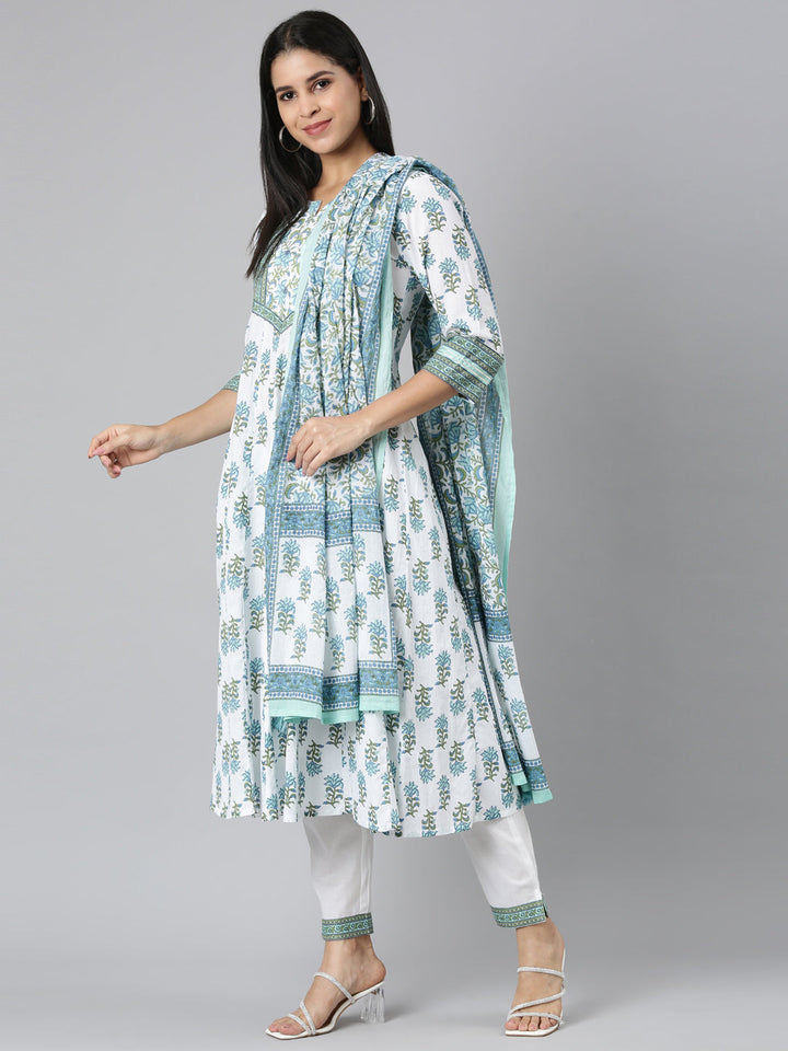 Neerus Green solid straight suit set kurta with trouser and dupatta - detail view 2