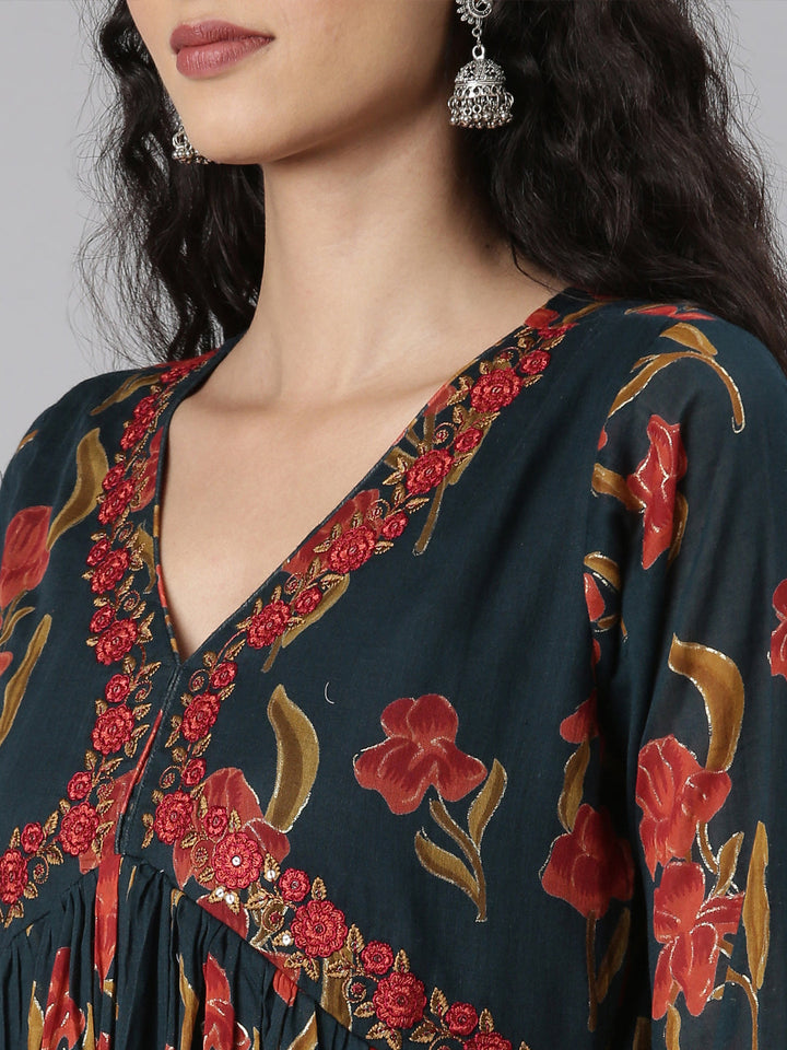 Neerus Green muslin printed kurta suit set - detail view 2