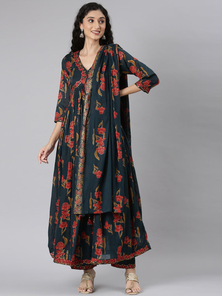 Neerus Green muslin printed kurta suit set - detail view 3