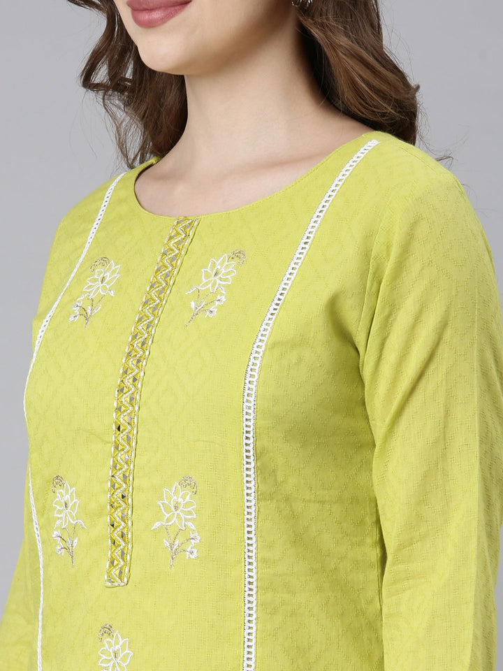 Neerus Green printed ethnic kurta set - back view