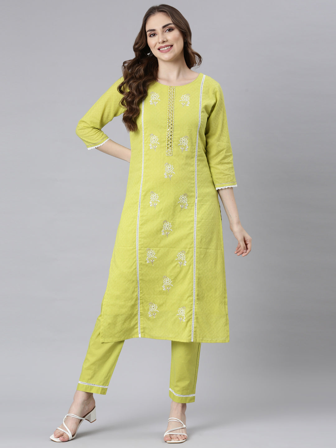 Neerus Green printed ethnic kurta set - detail view 2
