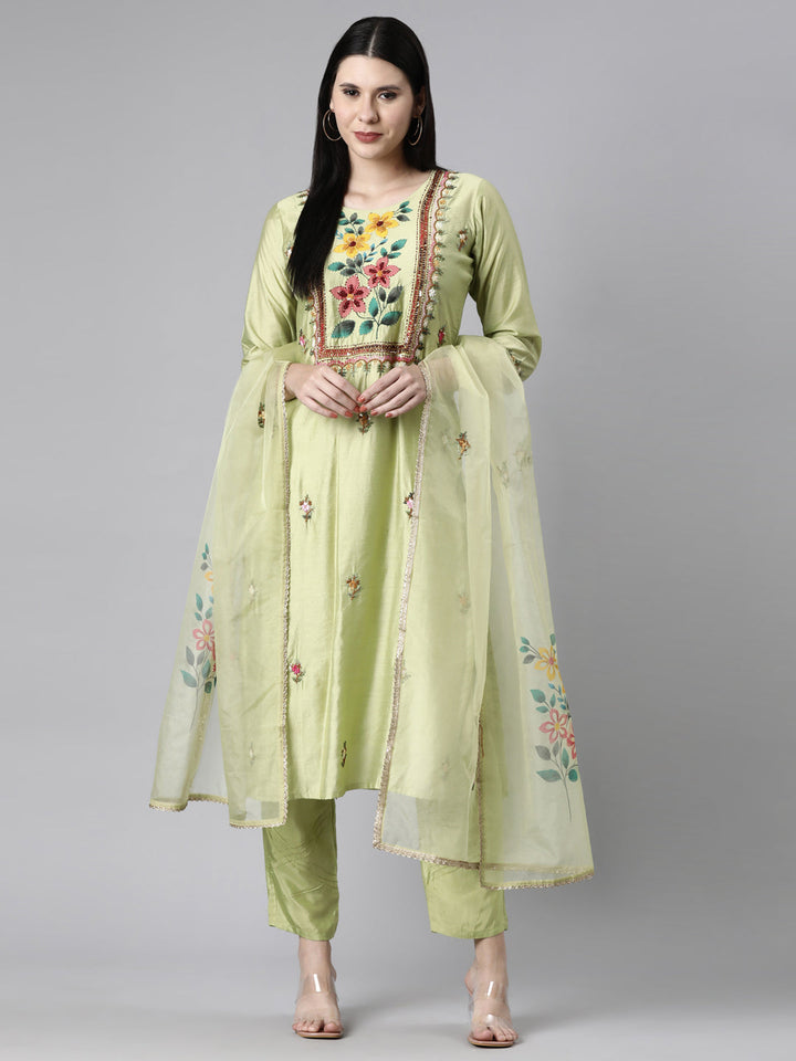 Neerus Green muslin printed suit set - detail view 3