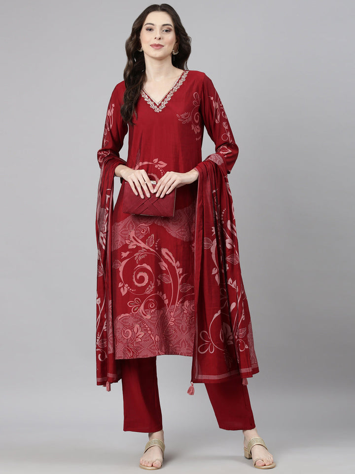 Neerus Maroon rayon straight suit set - detail view 3