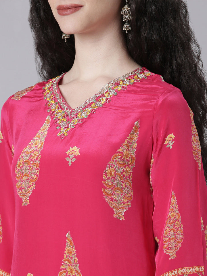 Neerus Pink cotton printed suit set - detail view 1
